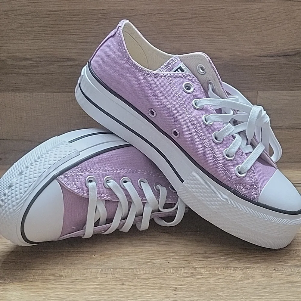 Converse Women's Light Purple Canvas Sneakers